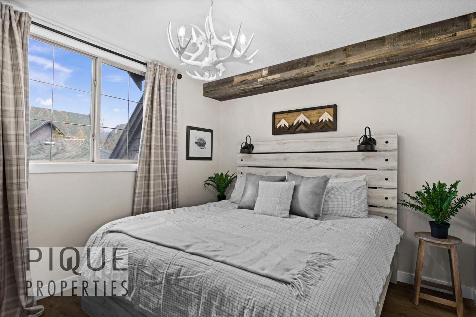 Mystic Mountain Chalet, Heated Outdoor Pool & Hot Tub, Free Parking, Fast Wifi! Canmore Exterior photo